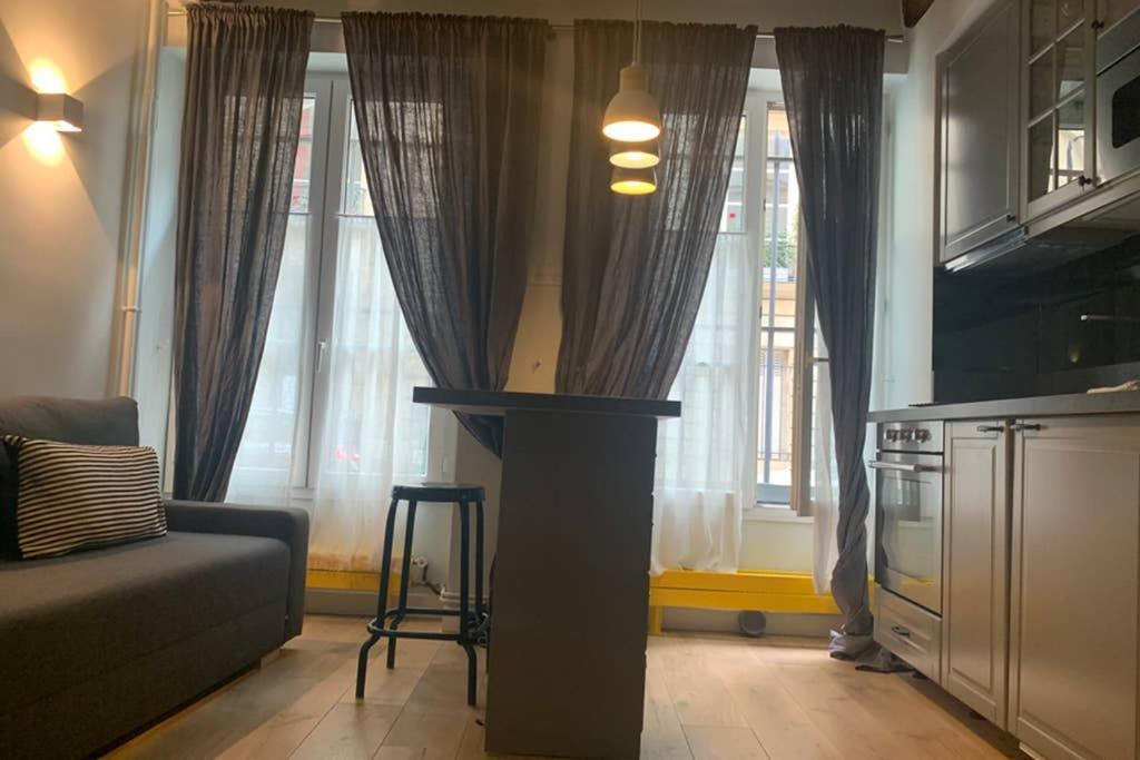 Appartement CHARMING Saint GERMAIN ODEON LUXEMBOURG à Paris Extérieur photo
